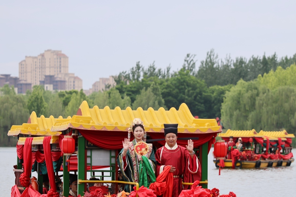 CHINA-TIANJIN-GROUP WEDDING (CN)