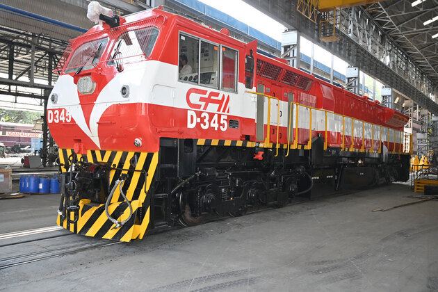 Banaras Locomotive Works dispatches tenth indigenous 3300 HP locomotive to Mozambique