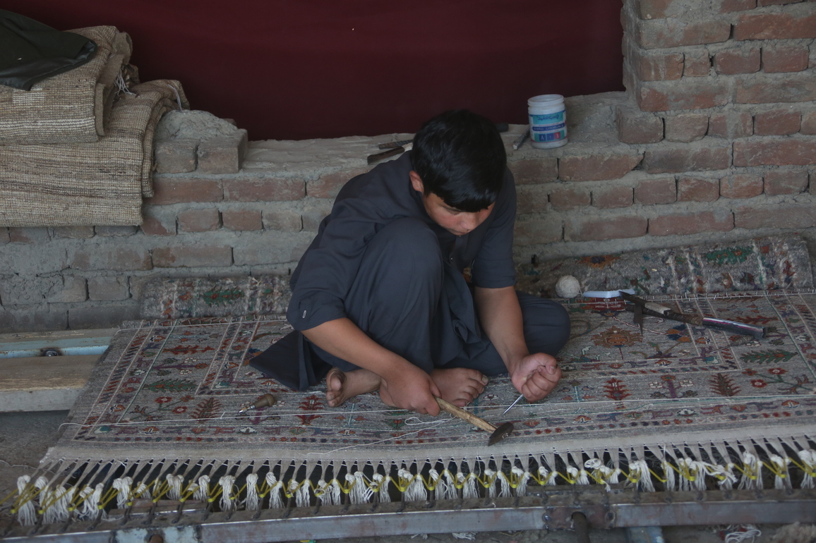 Strengthening carpet-weaving sector can create more jobs for Afghans