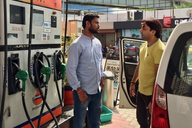 Plunging Rupee, Rising Oil Prices Pose Challenge to Modi