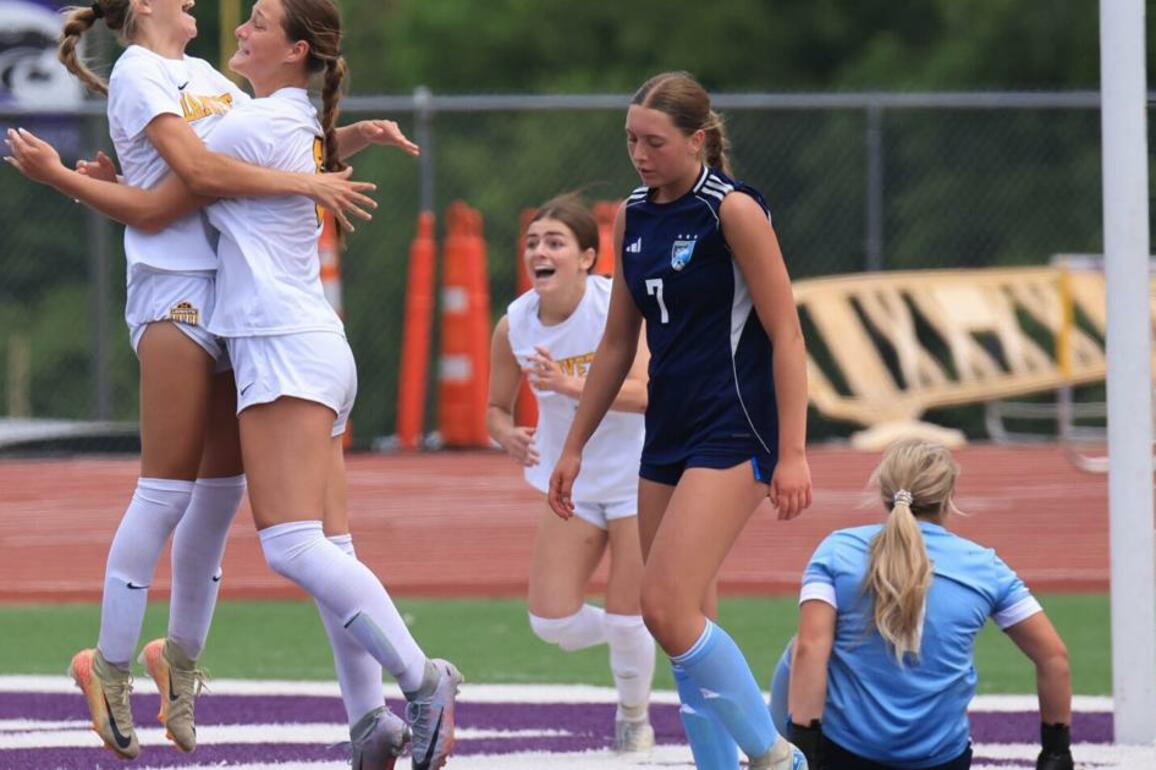 Addison Keen's long-range bomb pushes Lafayette past rival Marquette in district title tilt