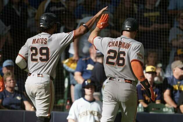 Giants overtake Brewers late in 4-3 win