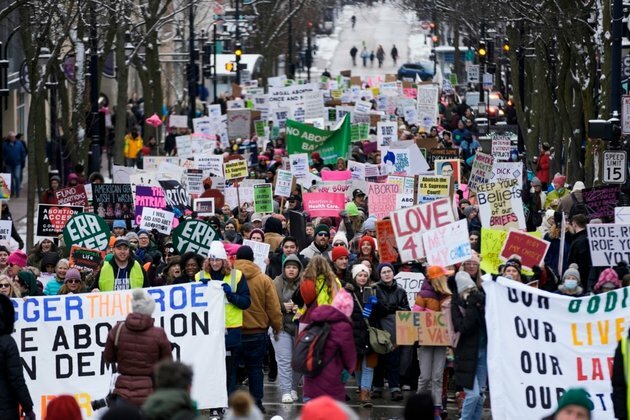 Thousands in US March Marking 50 Years Since Abortion Rights Ruling
