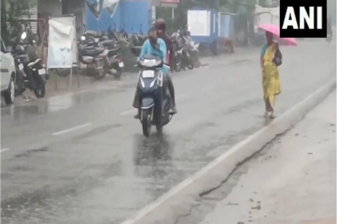 Tamil Nadu's coastal and northern districts receive heavy showers