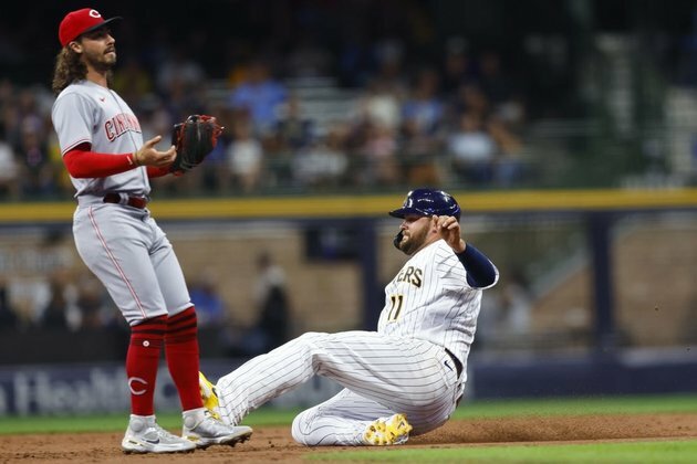 Early homers help Brewers top Reds, end skid