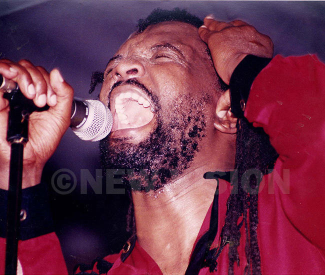  ucky ube performs at a  concert ile ardens in 2000