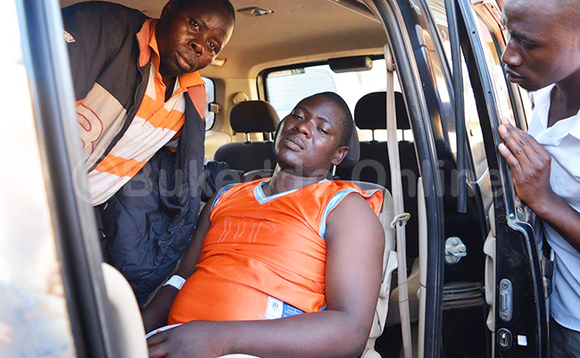 Sematiko ng'atwalibwa mu ddwaaliro e Mulago okufuna obujjanjabi. Ebifaananyi bya Stuart Yiga Sematiko ng'atwalibwa mu ddwaaliro e Mulago okufuna obujjanjabi. Ebifaananyi bya Stuart Yiga
