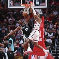 Rockets put Spurs in hole early, cruise to victory