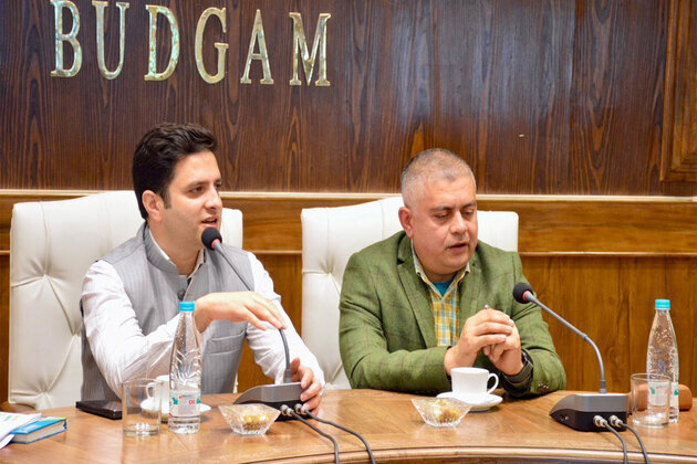 J-K: Chief Principal Census Officer chairs review meeting on ongoing census operations along with Budgam DC