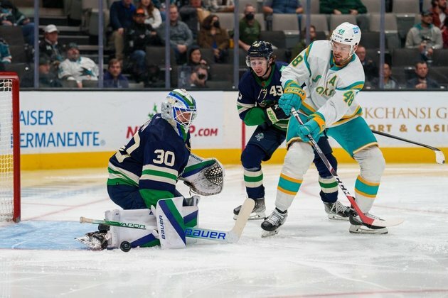 Elias Pettersson lifts Canucks over Sharks in OT