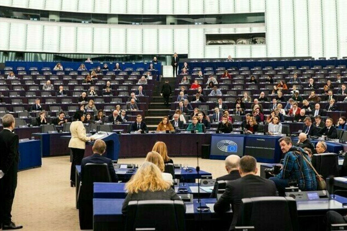 MEPs urge Brussels to cut all funding for Budapest