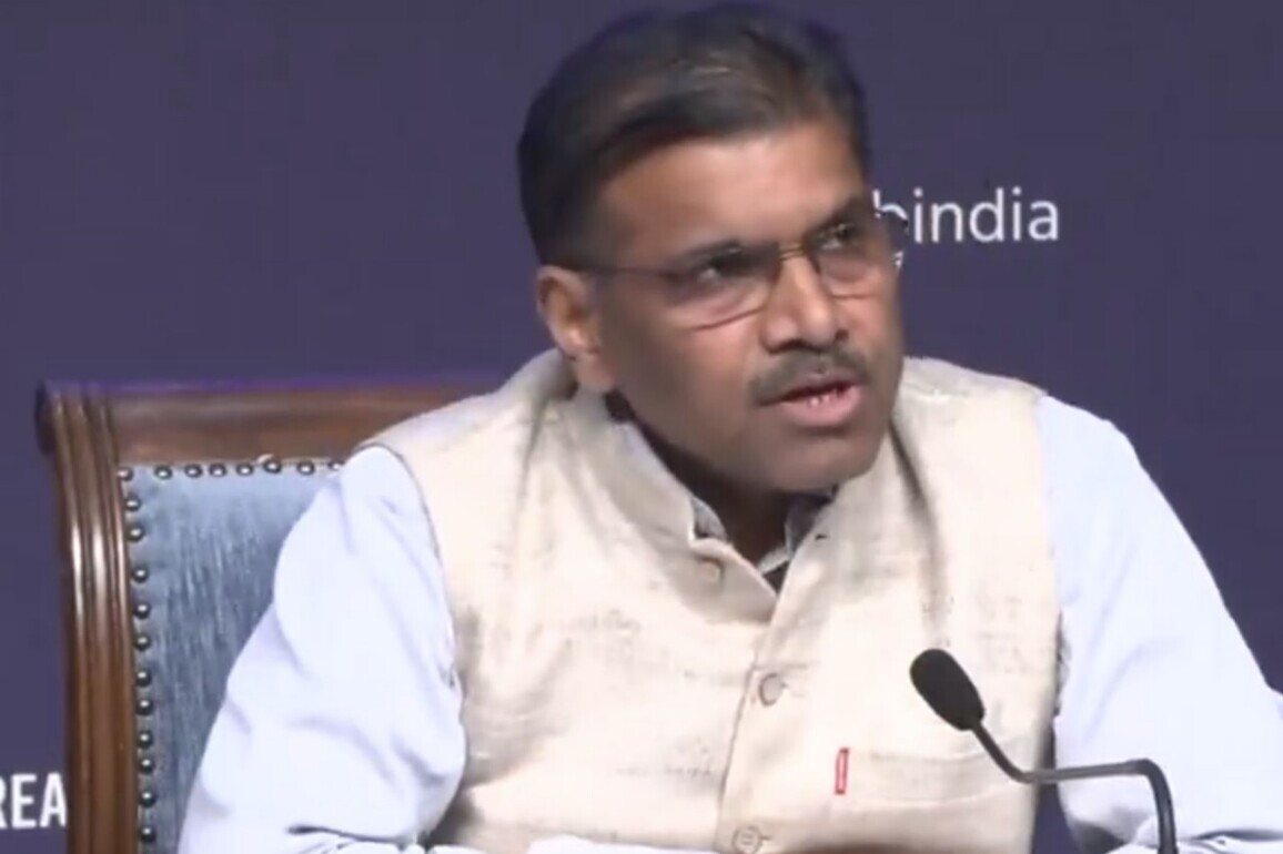 "Two Indian flagged LPG carriers with 92700 MT transited through Strait of Hormuz," Secretary Shipping Ministry
