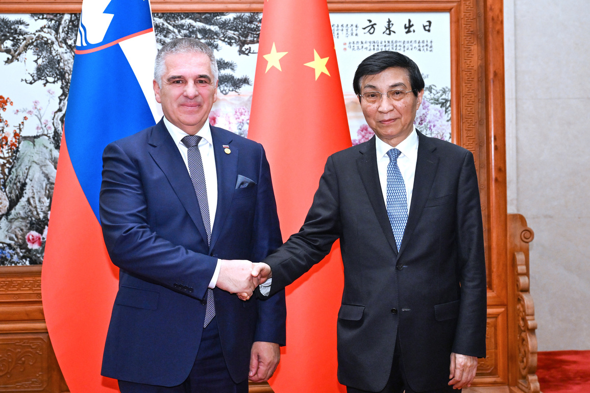 CHINA-BEIJING-WANG HUNING-NATIONAL COUNCIL OF SLOVENIA-PRESIDENT-MEETING (CN)