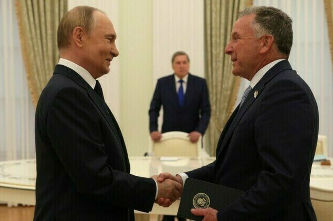 Putin defends Trumps envoy