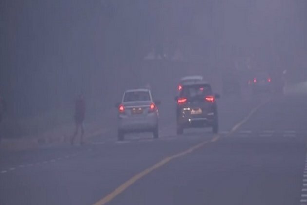 At AQI of 323, Delhi's air quality continues to remain in 'very poor' category