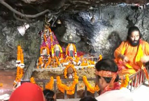 Devotees flock to temples across country on 1st day of Sharadiya Navratri