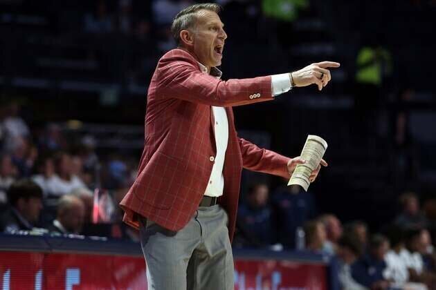 No. 25 Alabama holds off LSU to win 6th straight game