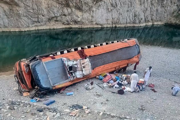At Least 23 Killed in Pakistan Bus Accident