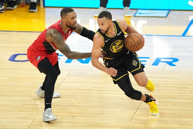 Stephen Curry, Warriors win 10th straight home game