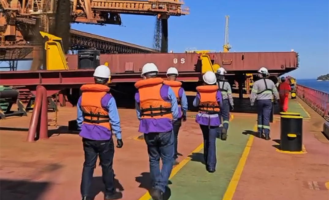 Embarque de minério da Itaminas no Porto Sudeste