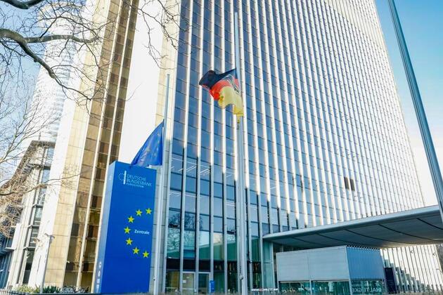 Economic Watch: Chilled German-U.S. economic ties reflect deepening transatlantic split