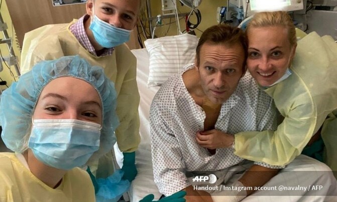 Navalny says 'amazing' to breathe unaided, eyes Russia return Navalny says 'amazing' to breathe unaided, eyes Russia return