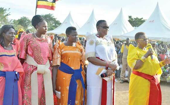 Omubaka Hanifa Kawooya ng’ayogera ku mukolo gw’abakyala. Omubaka Hanifa Kawooya ng’ayogera ku mukolo gw’abakyala.