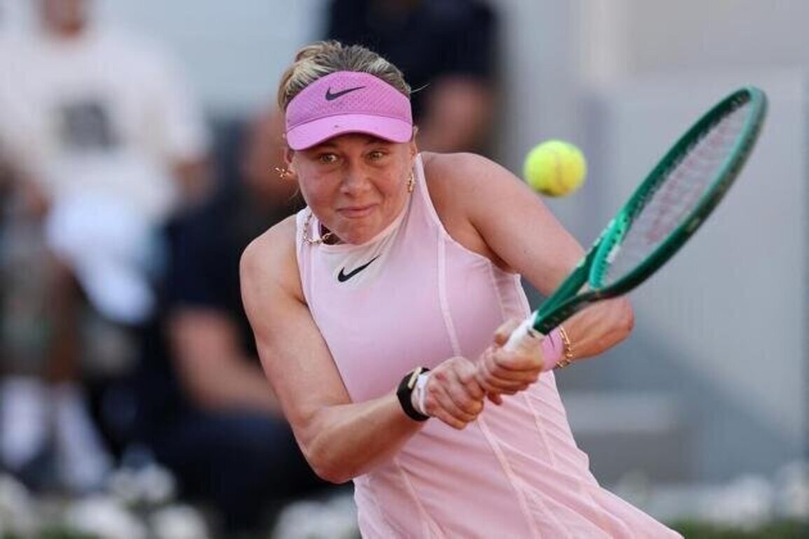 Amanda Anisimova returns to action, wins first-round match in Paris