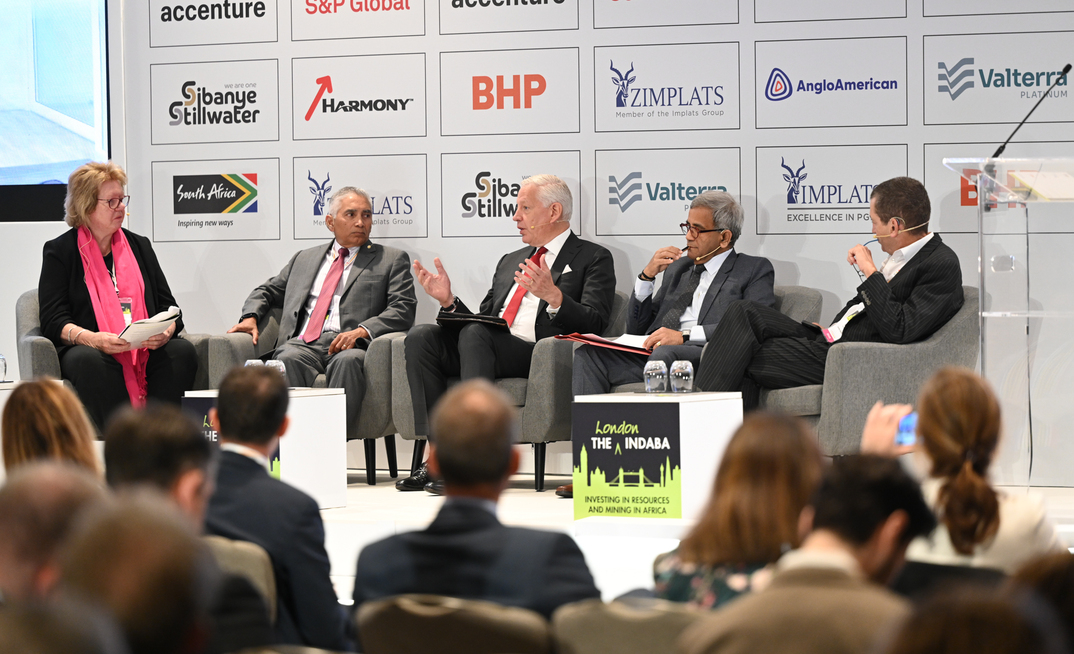 London Indaba Session: L-R Fiona Perrot-Humphrey, Kalidas Madhavpeddi, Dominic Barton, Srinivasan Venkatakrishnan and Bernard Swanepoel