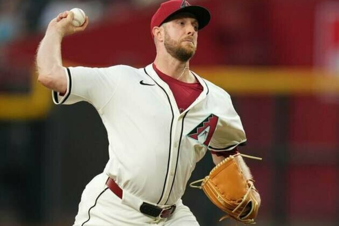 Merrill Kelly to make Rangers debut in key game vs. Mariners