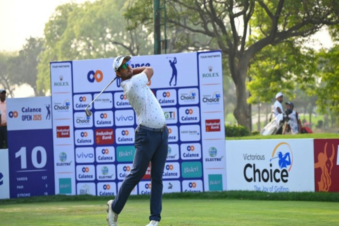 Calance Open 2025: Kshitij Naveed Kaul sets Qutab Golf Course on fire with course record of 10-under 60, moves into one-shot lead in round two