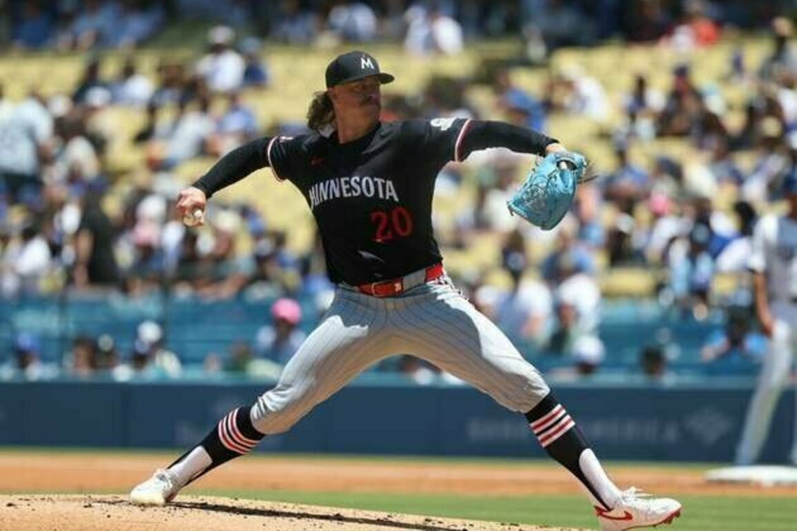 Tigers acquire RHP Chris Paddack from Twins