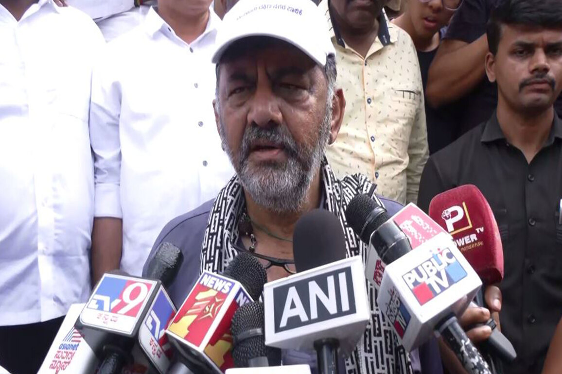 "No comments": Karnataka Dy CM DK Shivakumar on Siddaramaiah's remarks against RSS