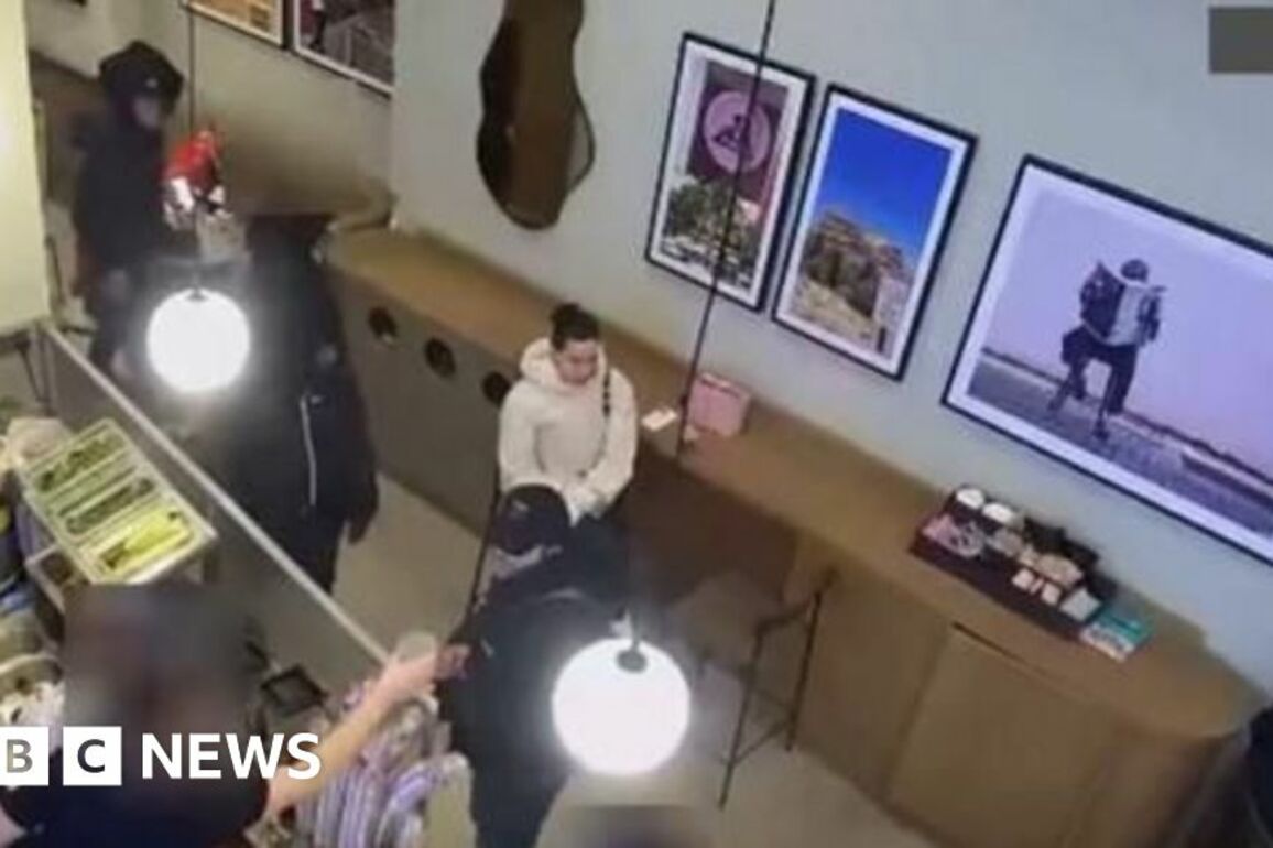 Bridgerton actress fights back phone theft attempt in London cafe