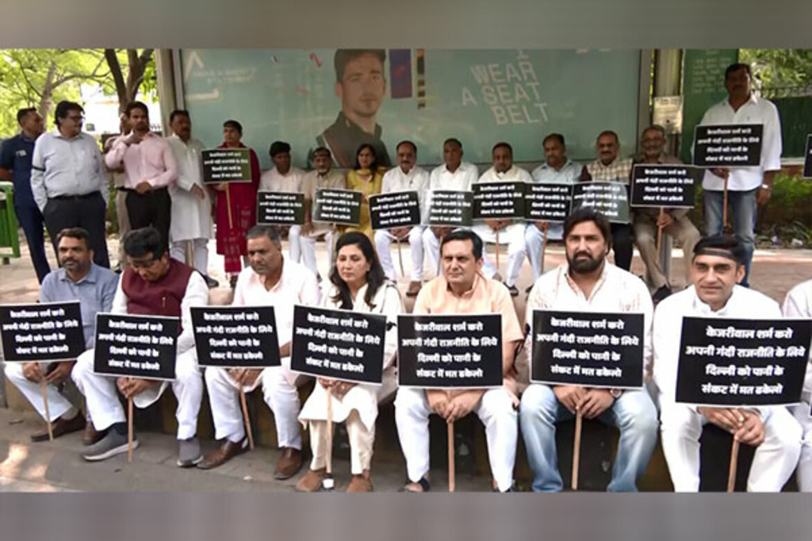 BJP protests outside Kejriwal residence; accuses Punjab AAP govt of stopping Delhi's water
