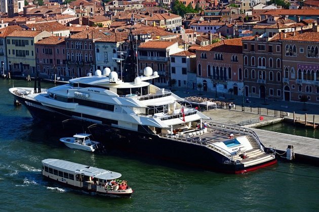 Seized Russian superyacht costs Antigua a fortune Bloomberg