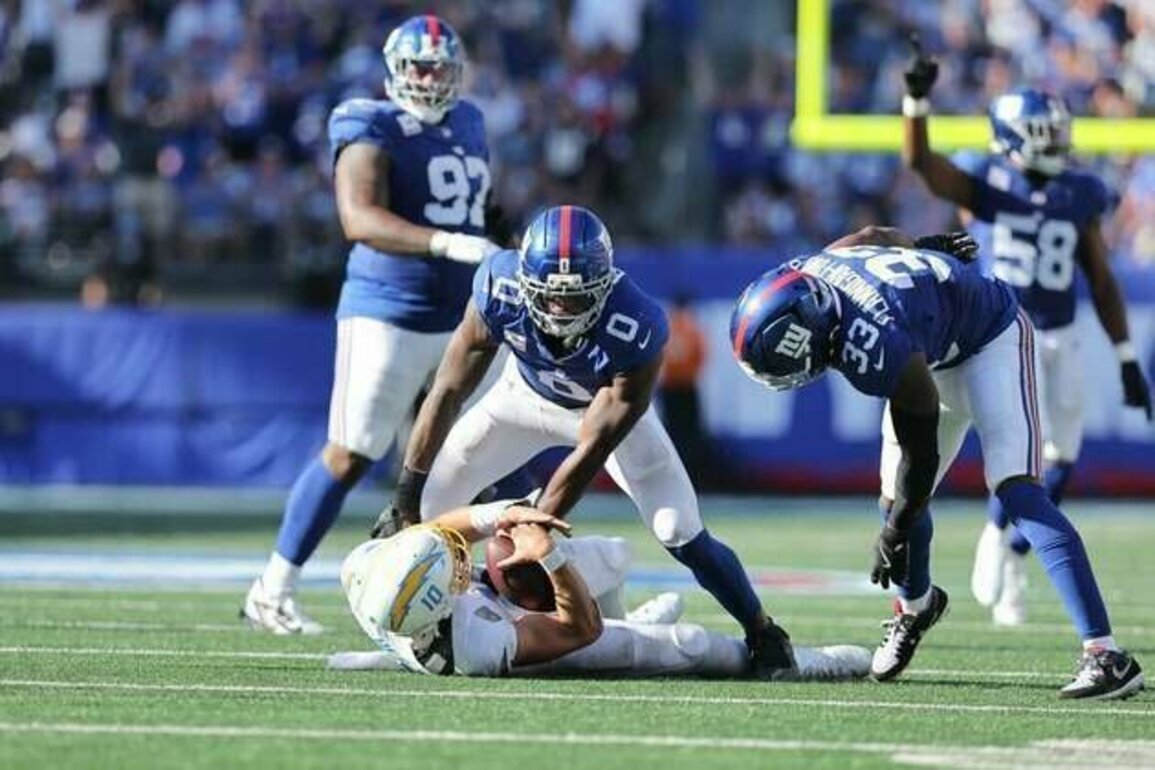 Jaxson Dart wins 1st start as Giants hold off Chargers