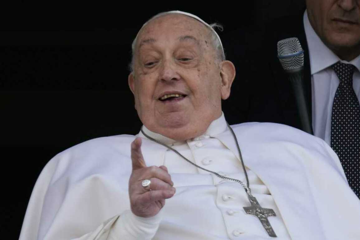Pope arrives home after surviving bout of pneumonia