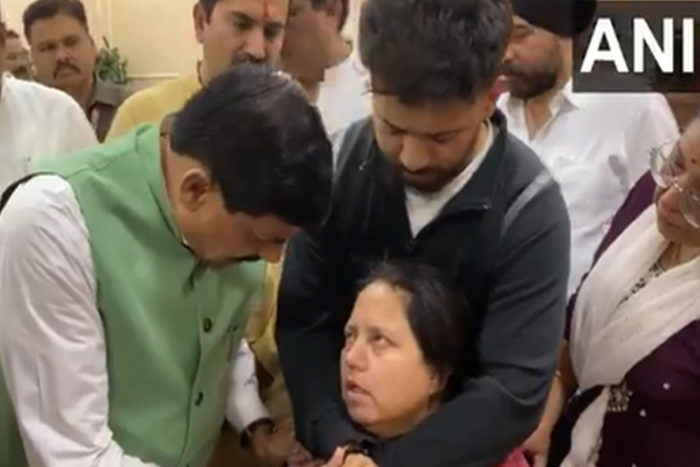 MP: CM Mohan Yadav visits family of Pahalgam terror attack victim Sushil Nathanie in Indore, pays last respects