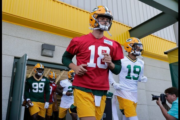 Packers sign QB Jake Dolegala, TE Jace Sternberger suspended