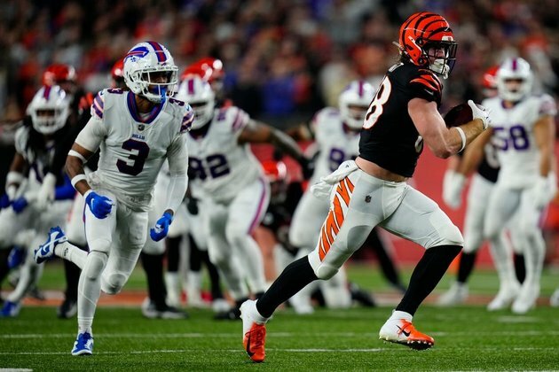 Bills S Damar Hamlin participates in on-field workouts
