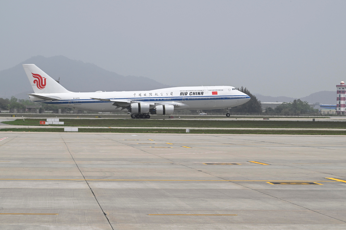 VIETNAM-HANOI-XI JINPING-ARRIVAL