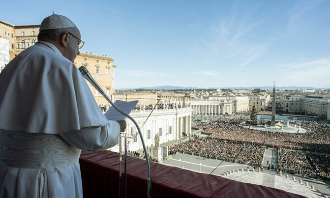 Pope urges 'fraternity' in Christmas message Pope urges 'fraternity' in Christmas message
