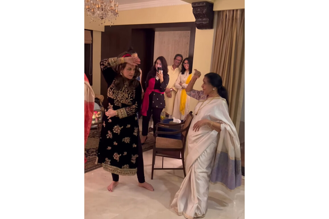 "Grateful for the melodies she gifted me...": Mumtaz pays emotional tribute to Asha Bhosle