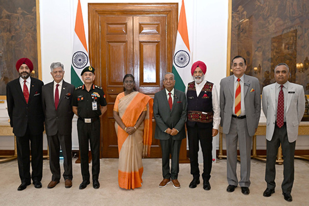 COAS Gen Upendra Dwivedi, along with former Chiefs of Army Staff calls on President Droupadi Murmu