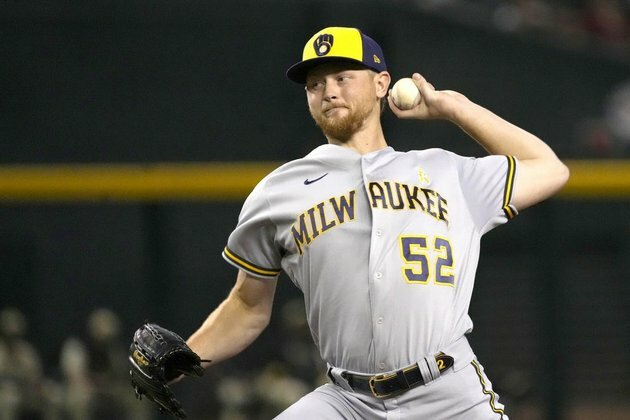 Brewers welcome Marlins with eye on Phillies