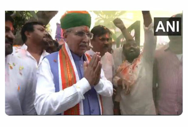 Andhra: Union Minister Arjun Ram Meghwal attends Holi Milan prog in Vijayawada