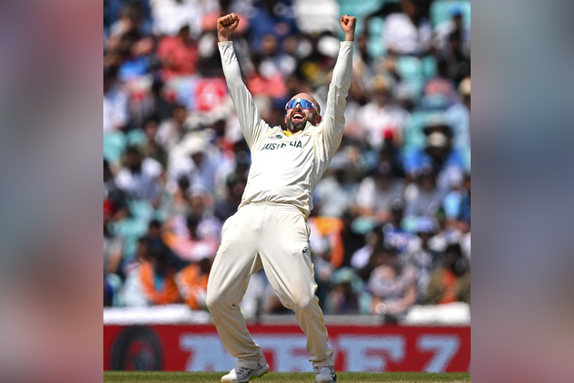 Ashes 3rd Test: Lyon's double strike leaves England three down (Day 2, Lunch)