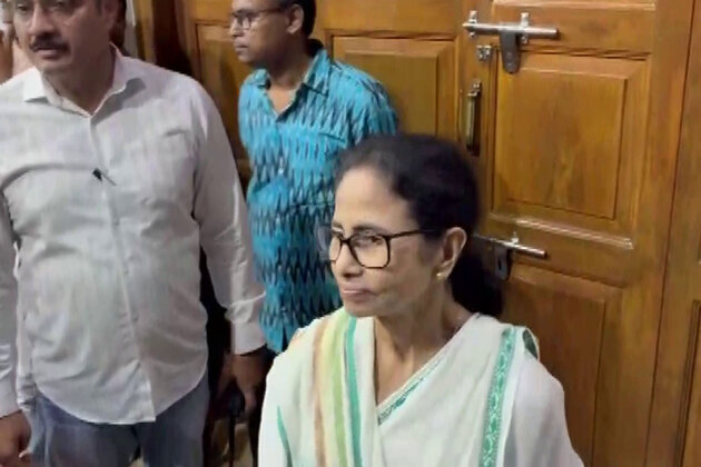 "They have just sold the country": Mamata Banerjee slams Centre over LPG issue