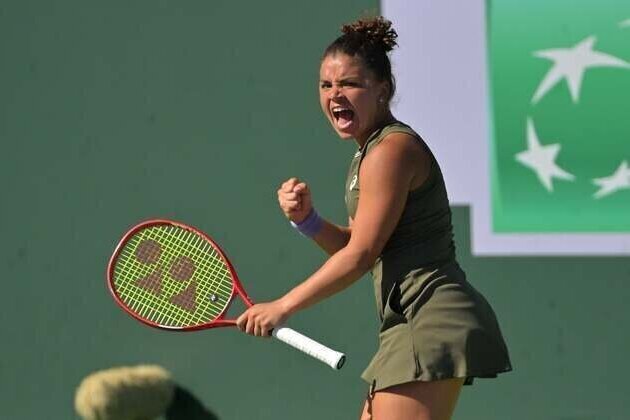 Defending champ Jasmine Paolini survives scare to advance in Rome